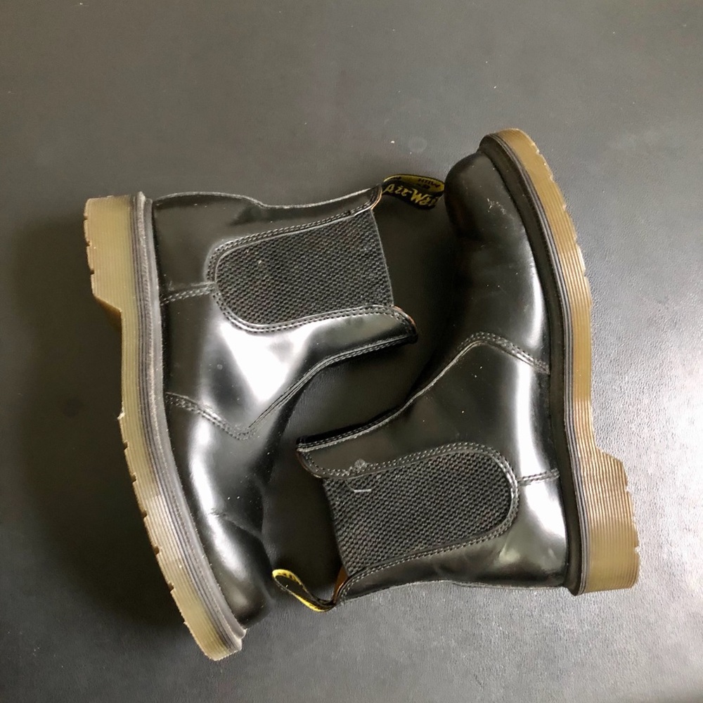 Dr. Martens 2976 Smooth Chelsea Boot
